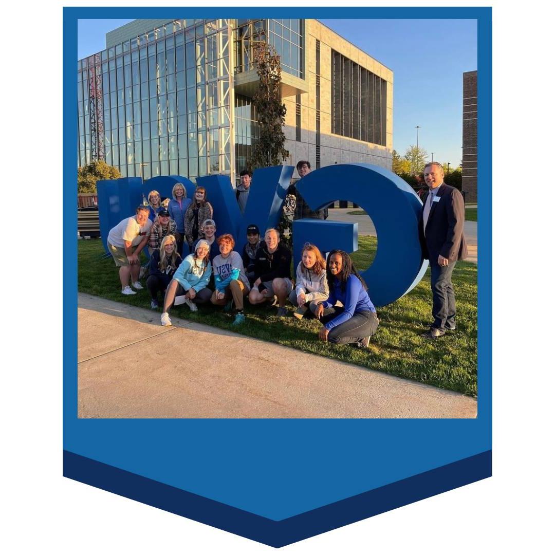 Students posing in front of GVSU letters